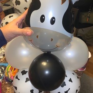 Cow balloons centerpiece